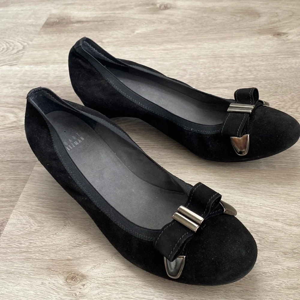 Stuart Weitzman Suede Bow Accent Pumps - Picture 14 of 16